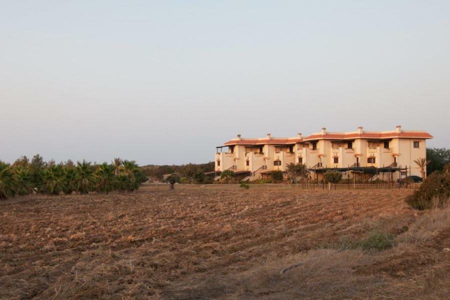 Balci Plaza Hotel And Balci Plaza Guest Bungalows Karpaz Peninsula Selenias Екстериор снимка
